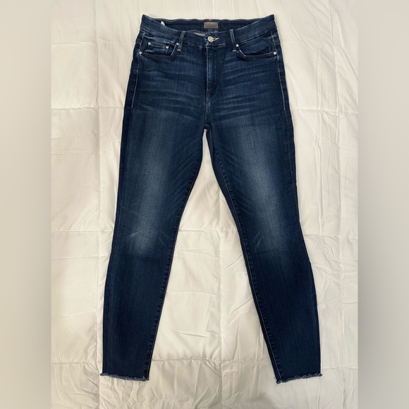 MOTHER HIGH WAISTED LOOKER - ANKLE FRAY
Tongue And Chic, Size 28 - Picture 3 of 6